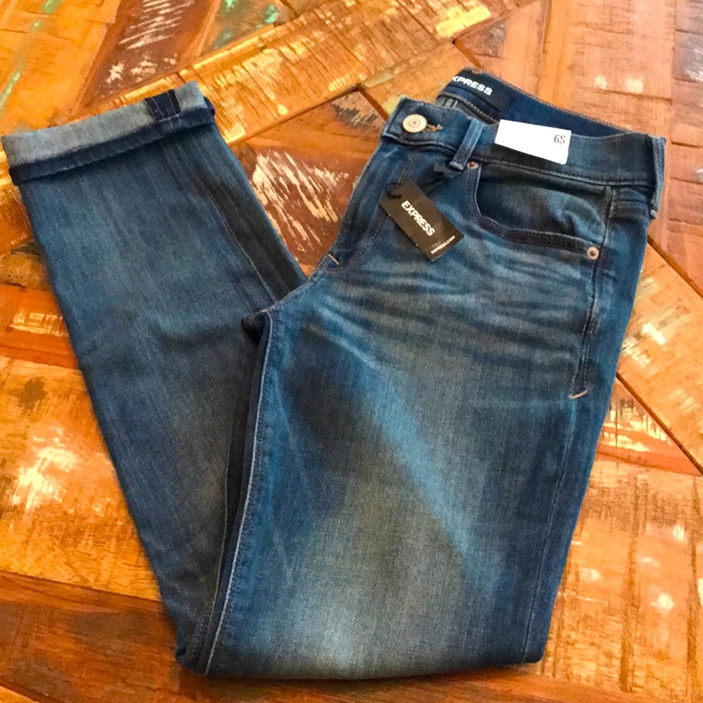 NWT! Express Jeans Women’s Size 6 Short